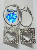 Argola com coração de strass